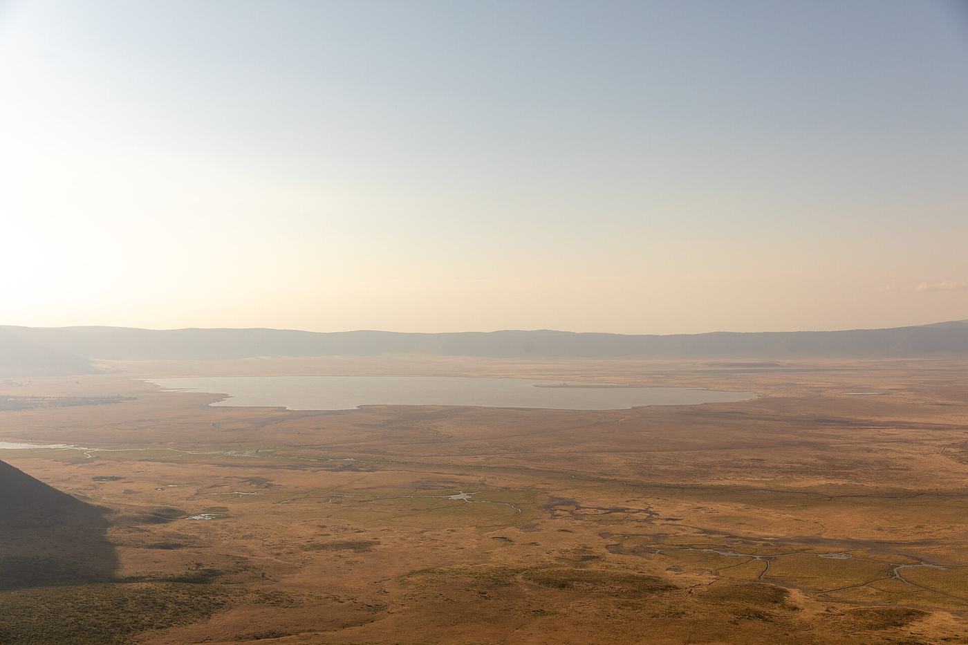 Blick vom Kraterrand in den weiten Ngorongoro-Krater